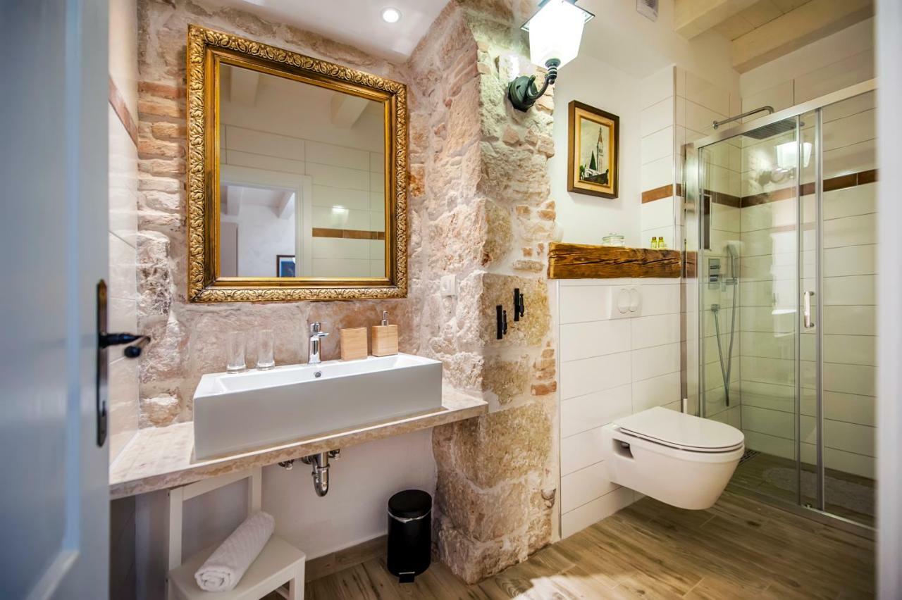 La Fondiaria Hotel Rovinj Bagian luar foto