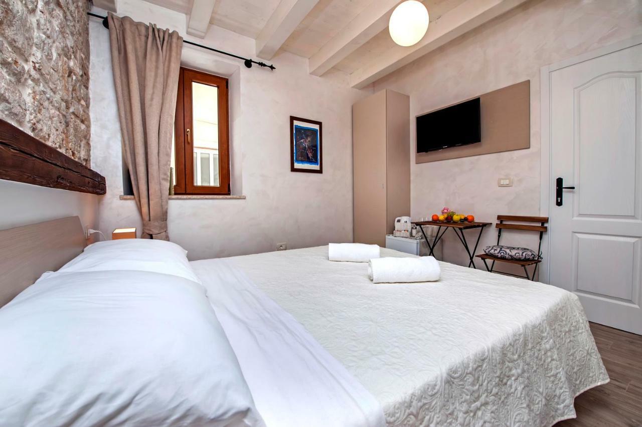 La Fondiaria Hotel Rovinj Bagian luar foto