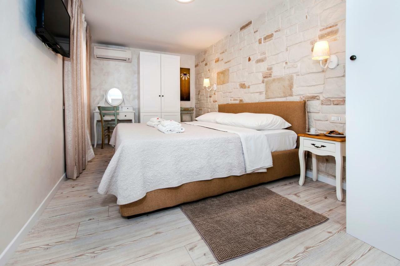 La Fondiaria Hotel Rovinj Bagian luar foto
